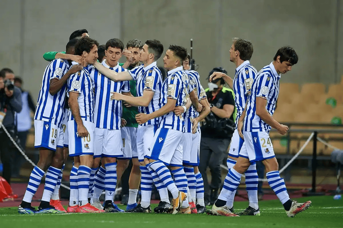 体育博彩- 太狠了！上海海港扳平良机今夜多伦多猛龙备战国王杯，毕尔巴鄂竞技止住颓势